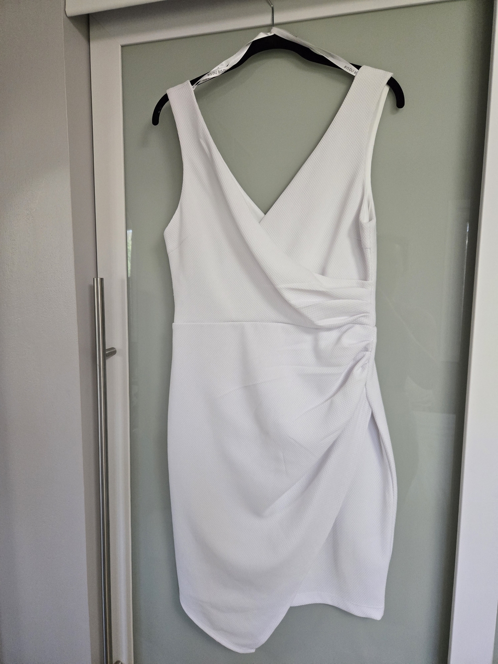 NWOT Bisou Bisou White V-Neck Ruched Sheath Midi Dress